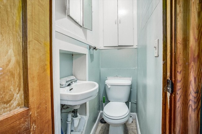 Building Photo - 908 E 31st St