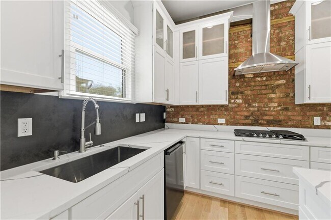 Building Photo - 850 Ormewood Ave SE