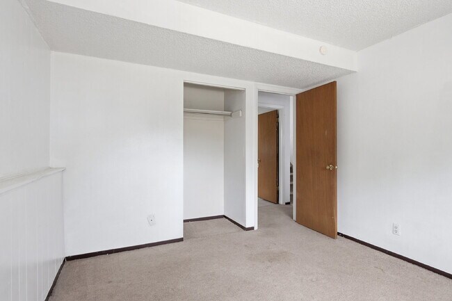 Building Photo - $2,145.95 with $300 off the first month's rent, 4 Beds - 2 Bath, Single Family Home in Colorado S...