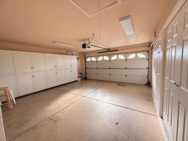 Building Photo - Bright & Spacious 3 Bedroom, 2 Bath Home in Fremont — Solar Included!