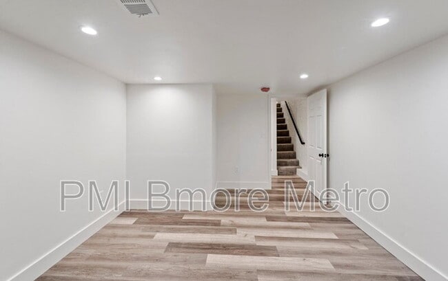 Building Photo - 2329 E Madison St