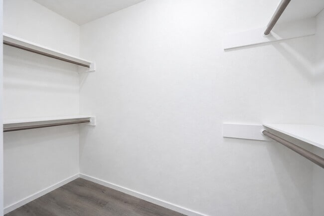 Building Photo - 6526 Lynngate Dr