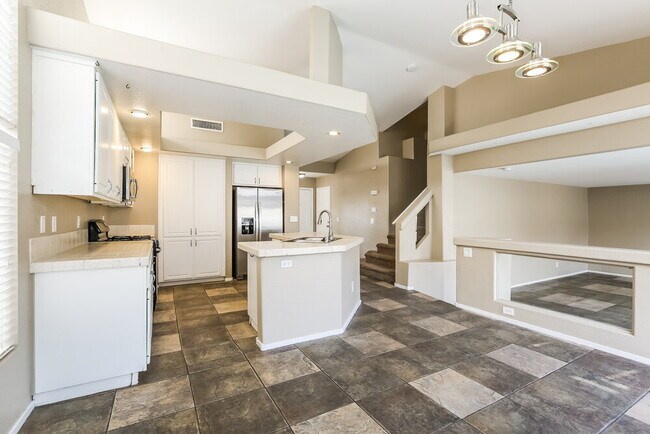 Building Photo - 3636 Beacon Point St