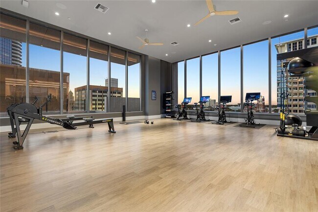 Building Photo - 275 1st Ave S