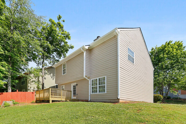 Building Photo - Fall in love with this home in Lawrenceville!