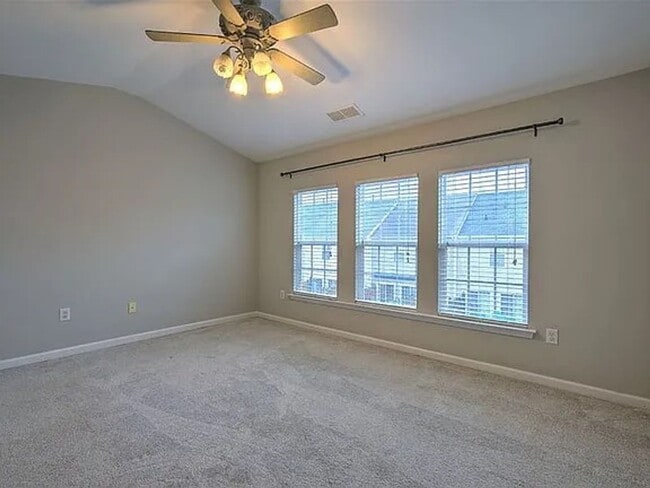 Building Photo - Location, Location!