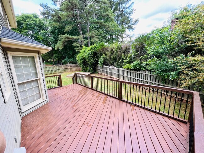 Building Photo - 709 Pineapple Pointe