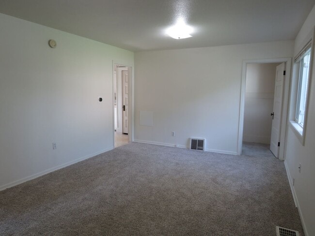 Building Photo - Cute and Charming 2 Bed/ 1 Bath Stand Alone Condo!