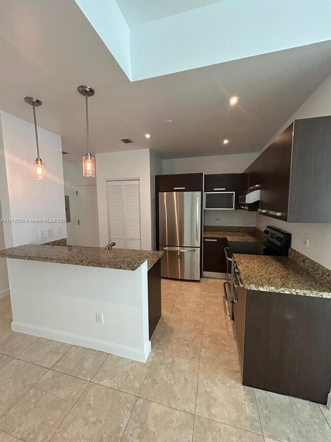 Building Photo - 2525 SW 3rd Ave