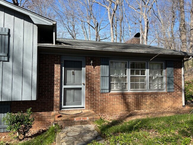 Building Photo - 111 Keller St