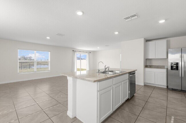 Building Photo - "Spacious 4-Bedroom Retreat with 3 Full Baths - 2260 Sq Ft of Comfort in Parrish, FL!"