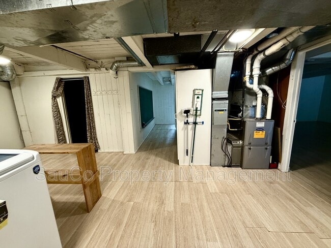 Building Photo - 4751 SW 53rd Ave