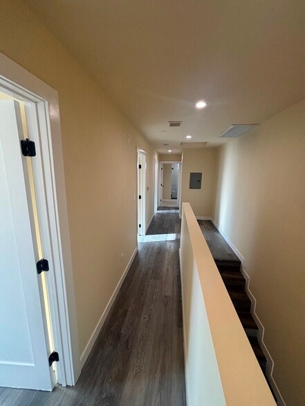 Building Photo - 1651 W 85th St