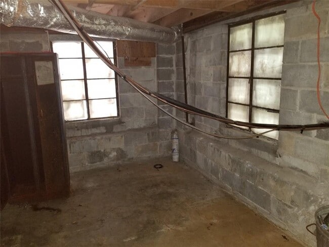 Building Photo - 817 Gertrude Pl NW