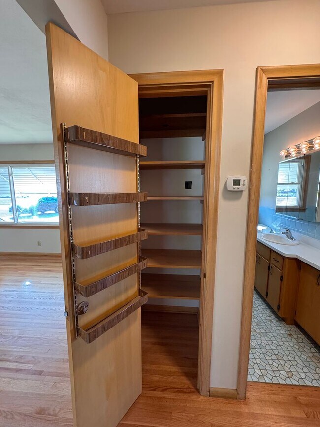 Building Photo - AVAILABLE NOW! Gorgeous, Newly Renovated 5...