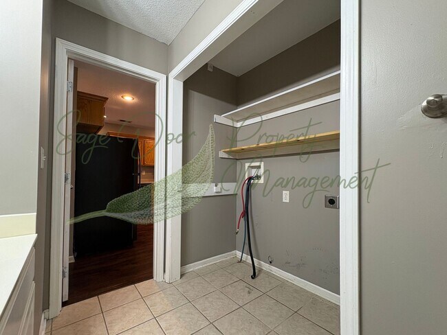 Building Photo - HOME IN GRAIN VALLEY