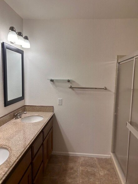 Building Photo - 1136 E Villa Rita Dr