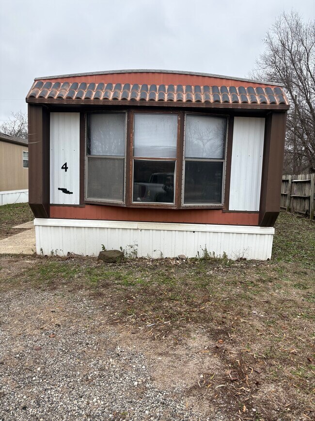 Building Photo - 304 S Adams St