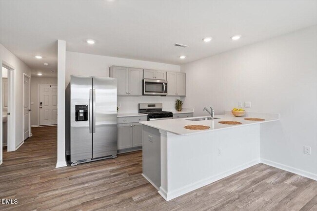 Building Photo - 24 Red Clover Dr