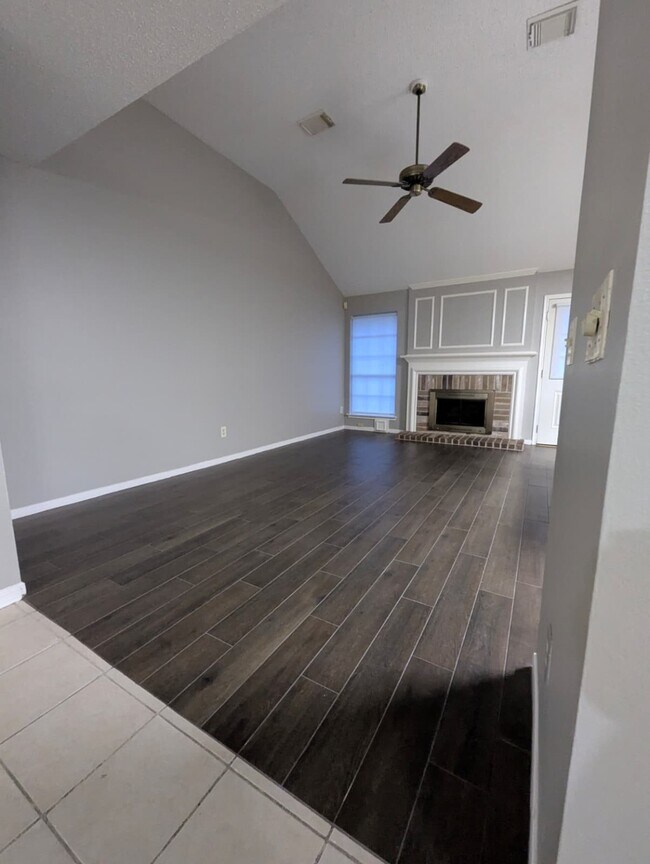 Building Photo - 827 Coral Tree Pl