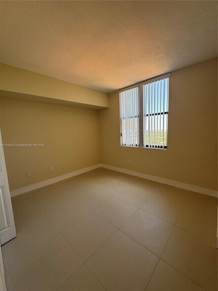 Building Photo - 888 S Douglas Rd