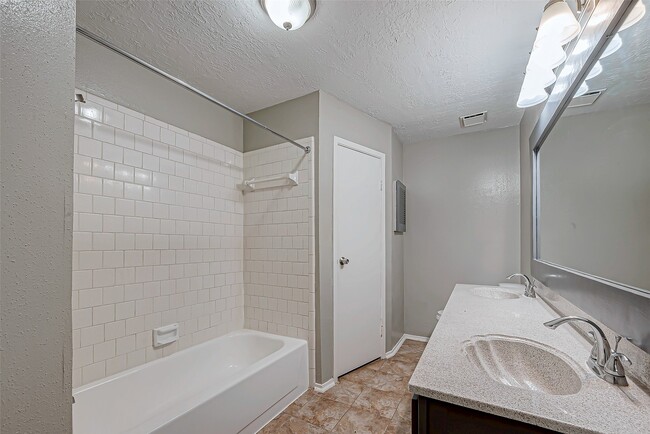 Building Photo - 5105 Beaver Hollow Dr