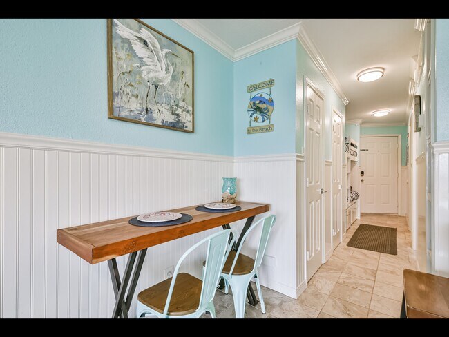 Building Photo - 6102 Seawall Blvd