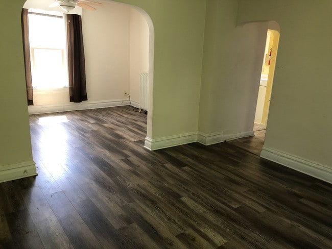 Building Photo - 513 Triplex