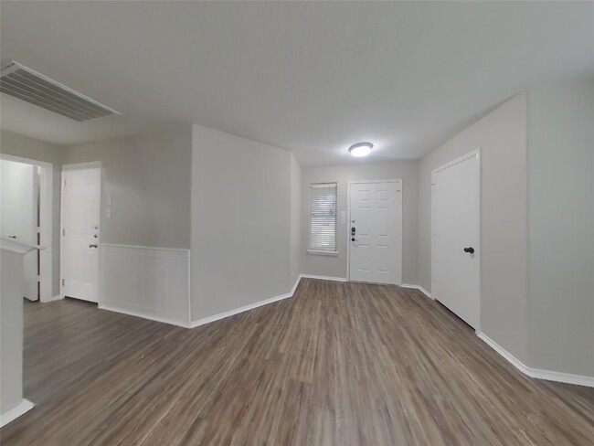 Building Photo - 19010 Sunburst View Dr