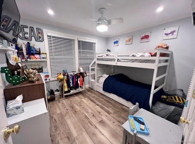 Building Photo - 286 Beachview St