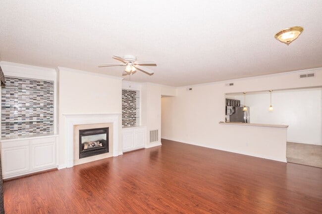 Building Photo - Beautiful Condo in Virginia Beach