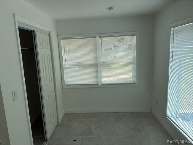 Building Photo - 1405 Eden Dr