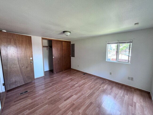 Building Photo - Lovely Evergreen Home