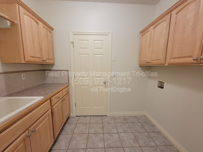 Building Photo - 4000 W 34th Ct