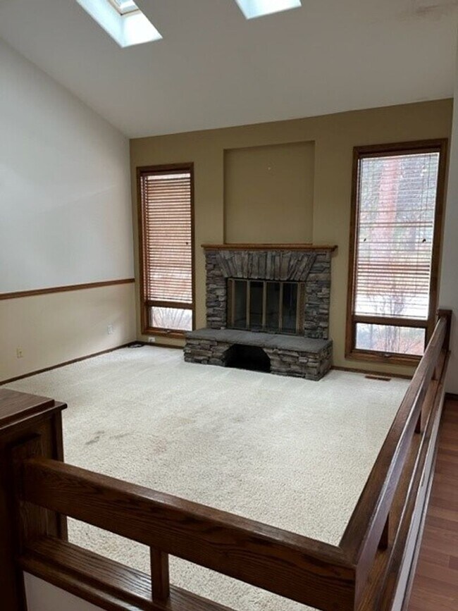 Building Photo - Large 3 Bed/2 Bath Home in the Mountain Hi...