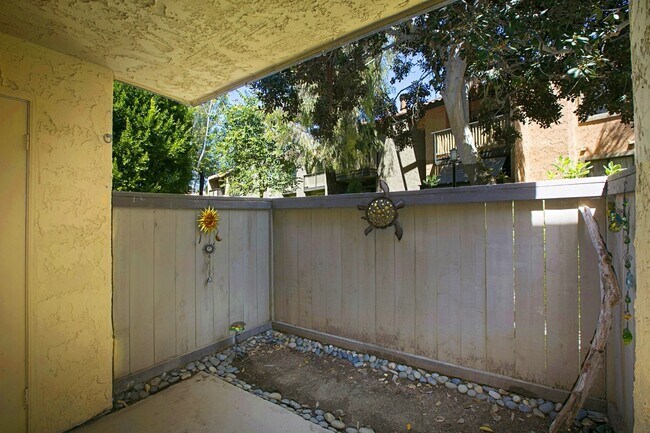 Building Photo - 9939 Azuaga St
