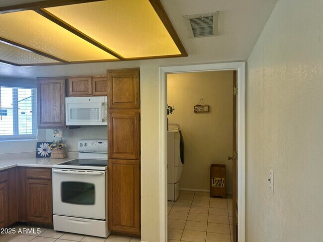 Building Photo - 3534 W Villa Rita Dr