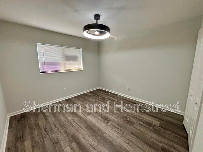 Building Photo - 607 Windsong Cir