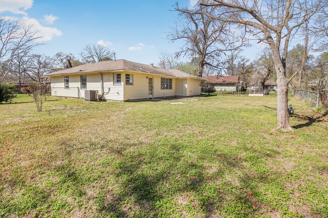 Building Photo - 7418 Wiley Rd