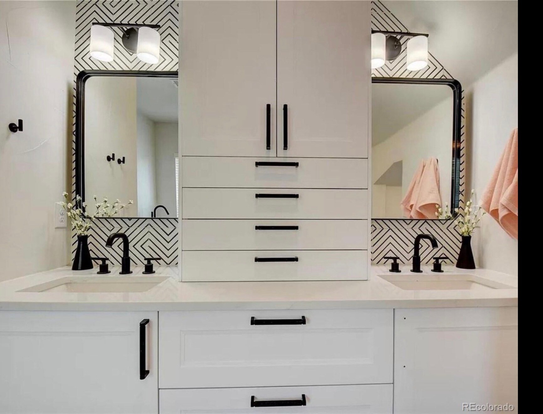 Building Photo - 2126 Grove St