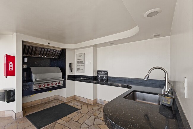 Building Photo - 343 Hobron Ln