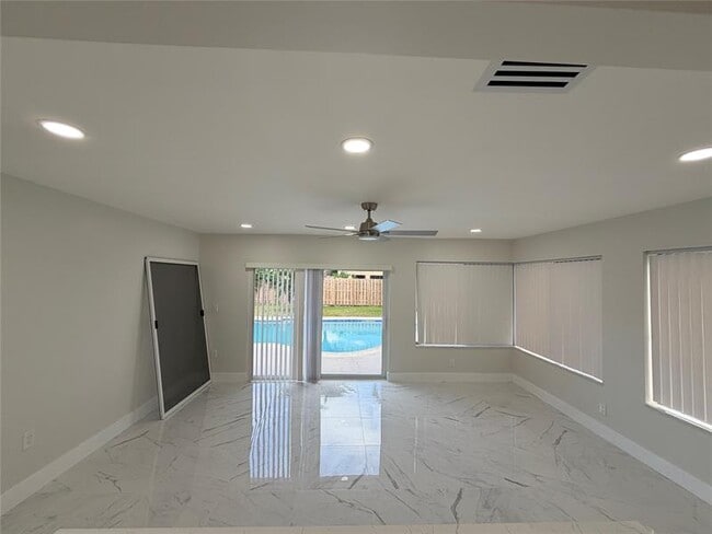 Building Photo - 1360 NW 94th Ave
