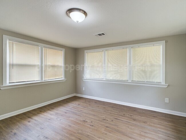 Building Photo - 5218 Highland Ave