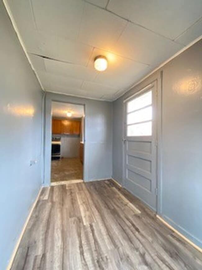 Building Photo - $200 OFF FIRST MONTH RENT -1 Bedroom Single Family Home in Elkhart!