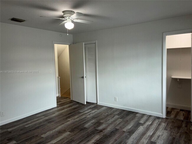 Building Photo - 1358 W 69th St