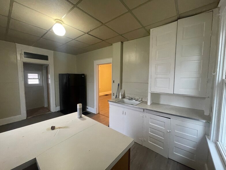 Building Photo - 423 Warwood Ave