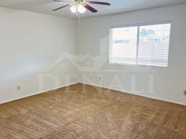 Building Photo - 647 S Bermuda Cir