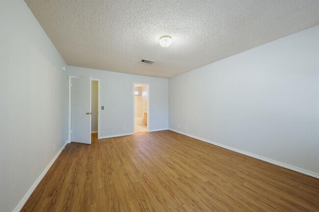 Building Photo - 13812 Springheath