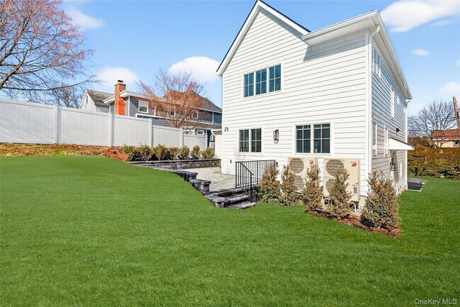 Building Photo - 306 Hunter St