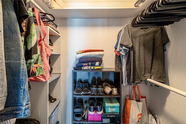 Building Photo - 3675 N Country Club Dr